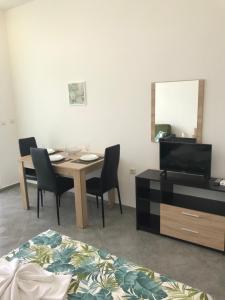 A television and/or entertainment centre at Villa Maria 2