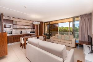 a living room with a couch and a table at Apartamentos Vila das Lagoas – Salgados in Guia