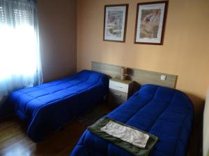 Łóżko lub łóżka w pokoju w obiekcie Hostal Camino Del Cid