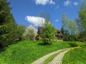 a brick road leading to a house in a field at Pokoje u Agnieszki in Dwernik