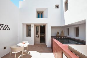 Bazén v ubytování Domus Hestia Suites nebo v jeho okolí