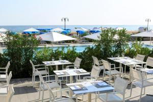 Bazén v ubytování Hotel Orient & Pacific nebo v jeho okolí