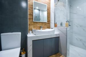Kúpeľňa v ubytovaní Thessaloniki Center Luxury Apartment + 37 fotografií