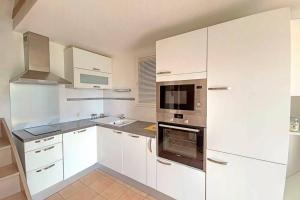 Η κουζίνα ή μικρή κουζίνα στο Réf LS54 : Maison 4 pers Mas des Manadiers K1