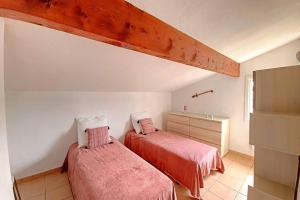 Ένα ή περισσότερα κρεβάτια σε δωμάτιο στο Réf LS54 : Maison 4 pers Mas des Manadiers K1