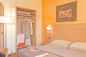 Postel nebo postele na pokoji v ubytování Hotel First + 23 fotografií