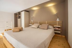 A bed or beds in a room at MiniLoft25