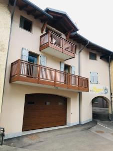 a apartment building with a balcony and a garage at MOUNTAIN RESORT Appartamenti in Commezzadura