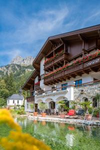 Afbeelding uit fotogalerij van Sunneschlössli Tannheimer Tal in Nesselwängle