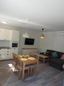 Kuchyň nebo kuchyňský kout v ubytování Apartment Salvia + 21 fotografií
