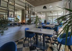 Restoran või mõni muu söögikoht majutusasutuses Montebay Perla