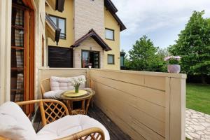 En hage utenfor Apartments Bohemia