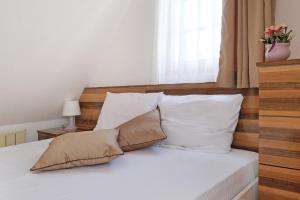 En eller flere senger på et rom på Apartments Bohemia