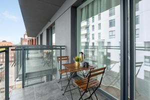 Balkón alebo terasa v ubytovaní Apartament Wałowa Shipyard Gdańsk