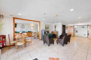 a living room with a table and chairs at OYO Hotel Portage I-94 in Portage