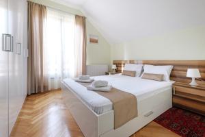 En eller flere senger på et rom på Apartments Bohemia