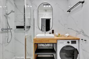 Kúpeľňa v ubytovaní Apartament Wałowa Stara Stocznia Gdańsk + 20 fotografií
