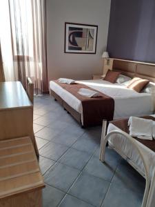 a hotel room with two beds and a table at Hotel Soleluna in Piano di Sorrento