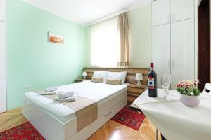 En eller flere senger på et rom på Apartments Bohemia