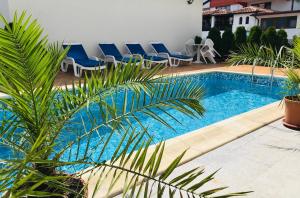 The swimming pool at or close to Apartment RAYA