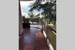 Balkonas arba terasa apgyvendinimo įstaigoje Lario Promenade: family friendly apartment in Como