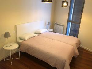Postel nebo postele na pokoji v ubytování Apartamentos Las Margas Golf Formigal Ordesa