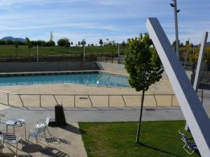 Bazén v ubytování Apartamentos Las Margas Golf Formigal Ordesa nebo v jeho okolí