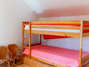 Katil dua tingkat atau katil-katil dua tingkat dalam bilik di jacquada
