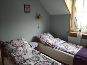 Karkonoski Domek房間的床