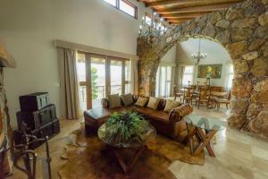 a living room with a couch and a stone wall at Casa Legado in Aguascalientes