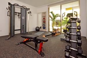 MAYAN MONK Suites健身房和／或健身器材