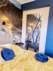 Posteľ alebo postele v izbe v ubytovaní Apartamenty widokowe U Homera