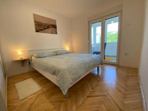 Postel nebo postele na pokoji v ubytování Blue View Apartment