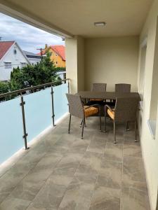 Balkón alebo terasa v ubytovaní János Apartman