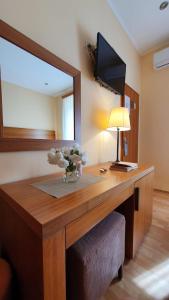 Μια τηλεόραση ή/και κέντρο ψυχαγωγίας στο Apartments Miljas