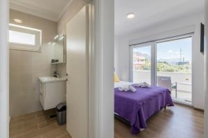 Kúpeľňa v ubytovaní Luxury Villa La nonna Ana - heated pool, sea view, near Split