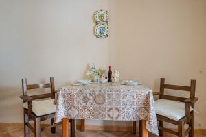 ห้องอาหารหรือที่รับประทานอาหารของ Agliata 138