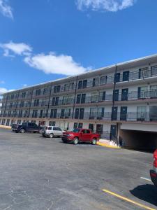 a large building with cars parked in a parking lot at Kings Inn Civic Center/UAB in Birmingham