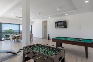 Biliardový stôl v ubytovaní Luxury Villa La nonna Ana - heated pool, sea view, near Split