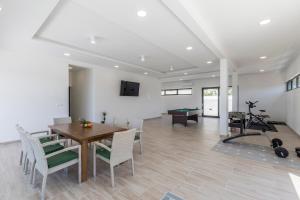 Posilňovňa alebo fitness centrum v ubytovaní Luxury Villa La nonna Ana - heated pool, sea view, near Split