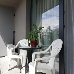 Balkón nebo terasa v ubytování Q Apart AMBER - klimatyzowane STUDIO przy Manufakturze z garażem Gratis, FV
