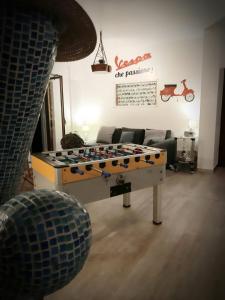 a living room with a pool table in front of a couch at Casavacanze Tuttapposto in Palermo