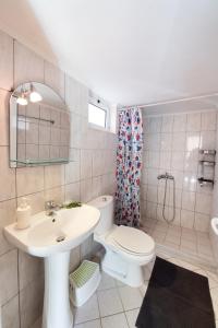 A bathroom at Camping Village Episkopos