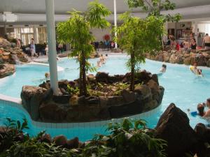 Bazén v ubytování Great villa with luxurious terrace, near Roermond nebo v jeho okolí