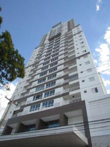 a tall white apartment building with a sky at Flat Super Aconchegante no DNA - Proximo ao Vaca Brava in Goiânia