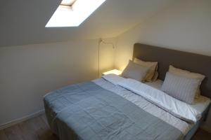 Ліжко або ліжка в номері Pizza House Bed Simrishamn