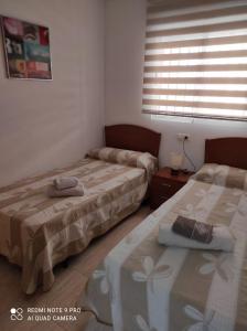 Postel nebo postele na pokoji v ubytování 1ª Linea Playa Deluxe Costa Marina