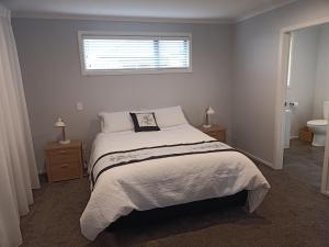 מיטה או מיטות בחדר ב-Richmond, Nelson 3brm New Home