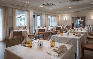 A restaurant or other place to eat at Hotel Villa Margherita