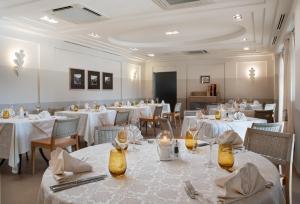 A restaurant or other place to eat at Hotel Villa Margherita